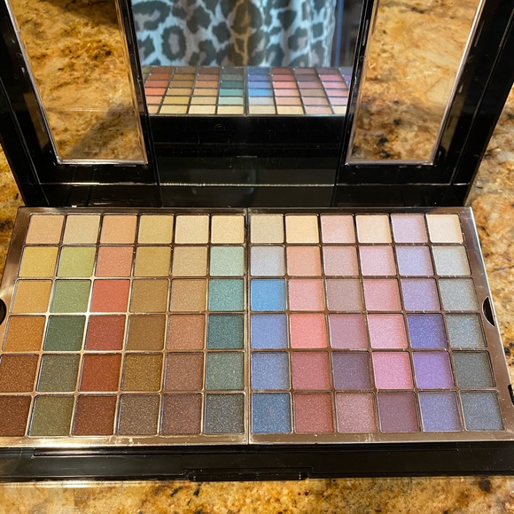 New Max Mell Makeup Kit/Palette /Eyeshadow/Gloss - Picture 2 of 5